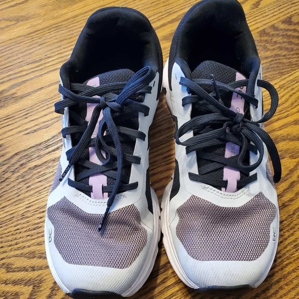 On cloud women's cloud runner Hera